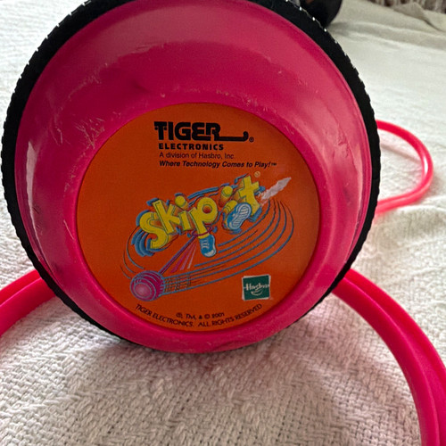 Tiger electronics skip pink - skip-it,